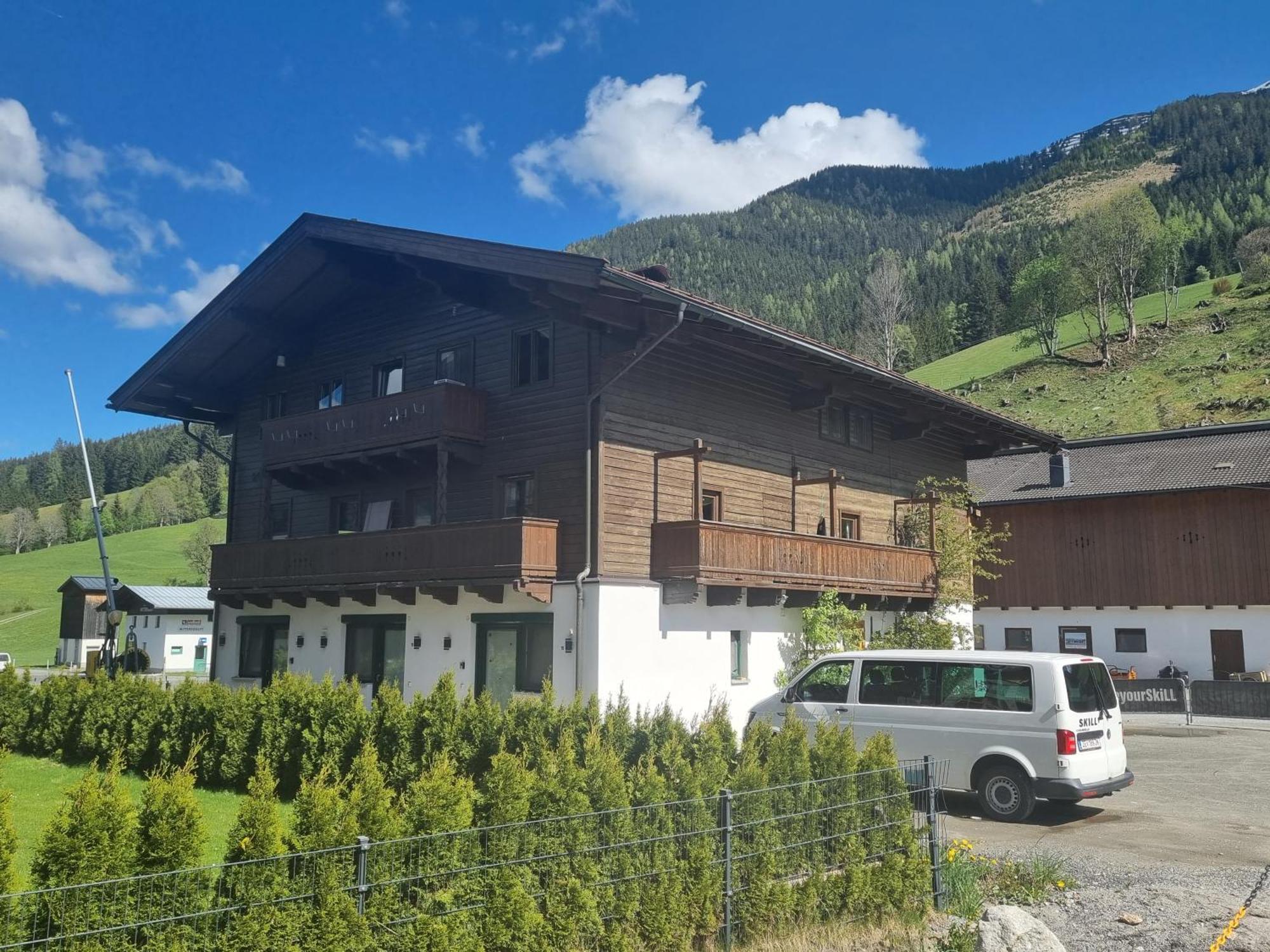 Skill Mountain Lodge - Ski Und Bike Hostel Im Sommer Mit Joker Card Saalbach-Hinterglemm Exterior photo