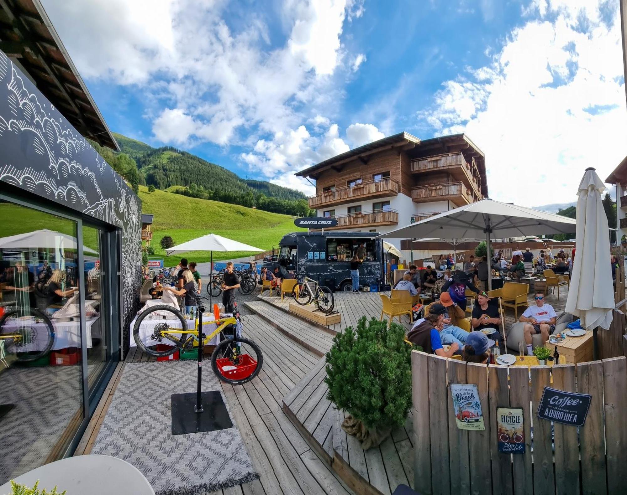 Skill Mountain Lodge - Ski Und Bike Hostel Im Sommer Mit Joker Card Saalbach-Hinterglemm Exterior photo
